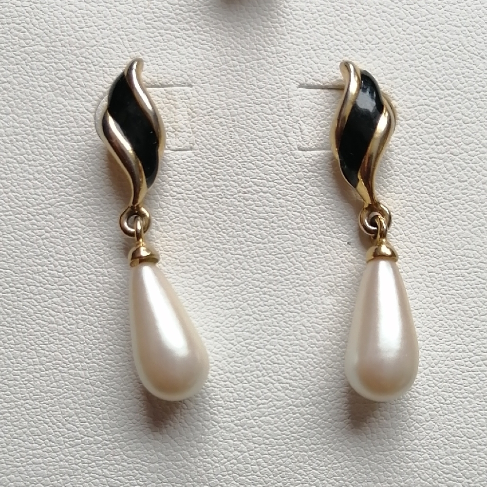 Vintage Marvella Dangle Earrings Faux Pearl Goldplated Black Enamel